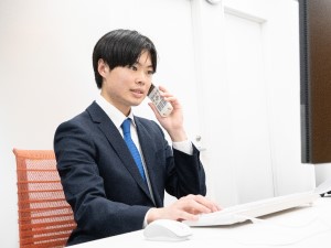 インプロブ株式会社(SKY GROUP) 経理／賞与年3回／年休120日以上／残業少なめ／基本土日祝休