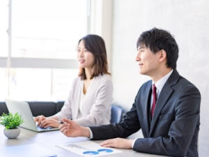 社会福祉法人ウィズ 運営本部職員（人事・広報担当）／年間休日125日／残業少なめ