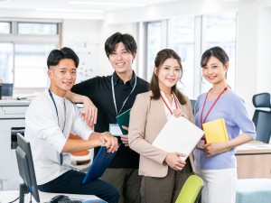 日西物流株式会社 物流事務／未経験歓迎／基本定時退社／賞与年3回／面接1回