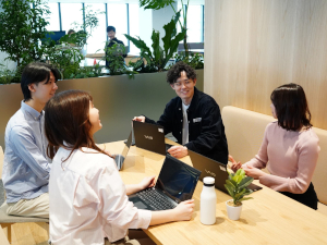 ラクスル株式会社【プライム市場】 課題解決型法人セールス／第二創業フェーズ／ハイブリッドワーク