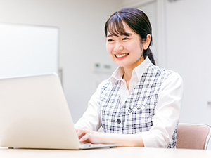 シンコー薬品株式会社 事務／原則定時退社／土日休／賞与年2回／女性活躍／未経験歓迎