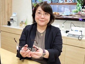 Ｈｅａｒ　Ｊａｐａｎ株式会社 販売スタッフ／完休2日制／月給28万円以上／賞与年2回