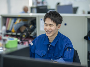 株式会社東精テクノ 立体駐車場の機械メンテナンス／年休120日／残業月平均10h