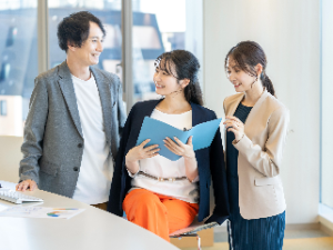 株式会社ワンダーシェアーソフトウェア プロモーション企画／年休120日／フレックスタイム制／残業少