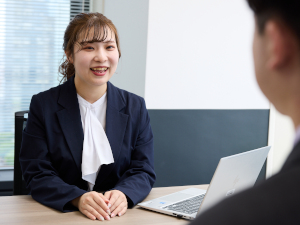 アフラック生命保険株式会社 既契約のフォロー営業／手厚い研修あり／土日祝休み／賞与年4回