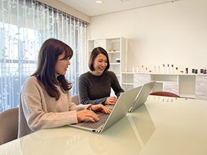 株式会社アリストレンディ 美容業界！クリエイティブディレクター／月給35万円以上