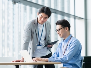 株式会社シルバーライフ【スタンダード市場】 受付センターの現場管理職／業界不問／月給34万円～／完休2日