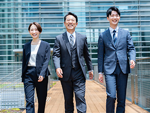 イーパートナーズ株式会社 不動産営業（管理職採用）／月給45万円以上／土日祝休み