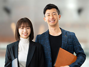 イーパートナーズ株式会社 コンサルティング営業（管理職）／月給45万円～／残業ほぼなし