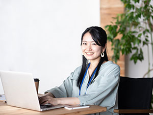 株式会社彩水設備 申請事務／未経験歓迎／年休125日／賞与年2回／資格取得支援