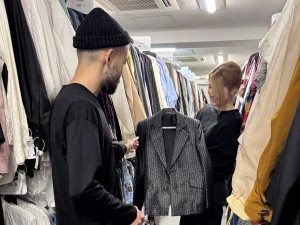 合同会社ＲＡＹＯＮ 芸能業界向け衣装レンタルスタッフ／未経験歓迎／年休120日～