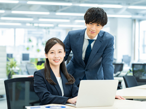 株式会社ジェーソン【スタンダード市場】 総合職（企画・運営・店舗開発）／月給32万円～！未経験歓迎