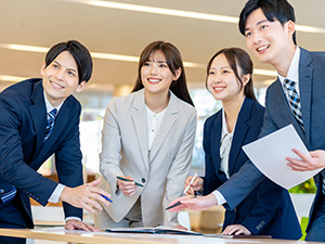 カマタ株式会社 マーケティング企画／土日祝休み／学歴不問／服装自由