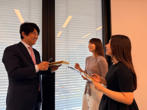 ＴＭＩ総合法律事務所 日本5大法律事務所の秘書／賞与6カ月分／年休124日／残業少