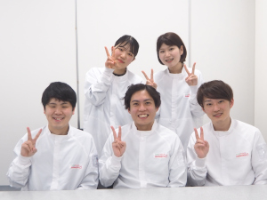 株式会社武蔵野（神戸工場） 未経験OK！コンビニ商品の品質管理／賞与5.1カ月／祝金充実