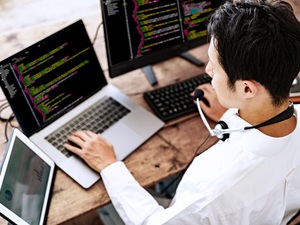 株式会社アワードシステム ITエンジニア／インフラ案件／年休126日／残業少なめ