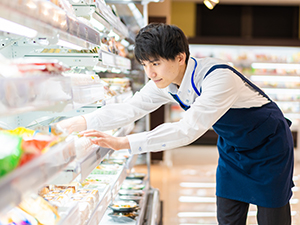 株式会社オートウェーブ【スタンダード市場】 業務スーパーの店舗スタッフ／月給28万円～／正社員募集