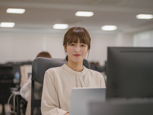 株式会社ＷｅＢｒｉｄｇｅ 未経験OK！SNS運用事務／月給23万円～／年休124日