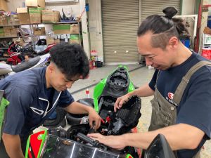 株式会社グランド（リバースオート） バイク専門店の整備／完全週休2日制／年間休日120日前後