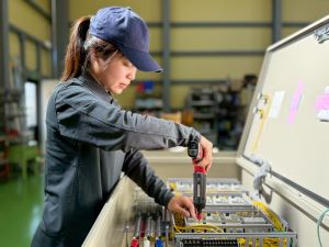 有限会社エムデン 制御盤・キュービクルの組立設計／月残業10h以下／新工場稼働
