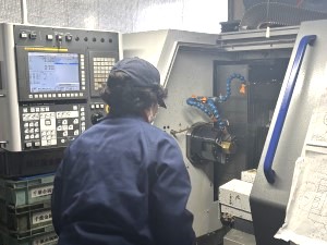 有限会社クヌギ螺子製作所 精密部品の加工／年休120日／基本土日祝休み／平均残業月5h
