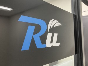 株式会社アールユー 未経験歓迎の営業職／海外出張あり／年休120日以上