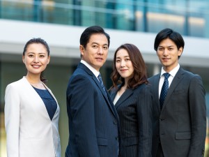 株式会社日之出運輸 経理・人事／月給25万円以上／年休124日／月残業10H程度