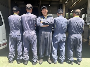 東運サービス株式会社 整備士／残業少なめ／月給27万円～／年休127日／未経験OK