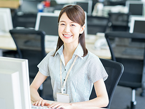 アイアル少額短期保険株式会社(住友生命グループ) 事務／実働7h／残業ほぼ無／月給27万円～／住友生命グループ