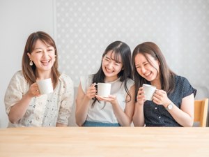 株式会社シンアトラス 一般事務／年間休日122日以上／髪色ネイル自由／残業ほぼなし