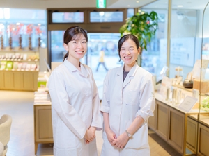 薬日本堂株式会社 漢方相談員／年休120日／残業月5h以下／資格手当あり