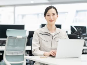 株式会社岡本紙器製作所 一般事務職／未経験OK／残業ほぼなし／月給23万円～
