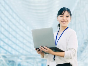 日本産業株式会社 財務・経理／月給49万円以上／賞与2回／年収例770万円以上