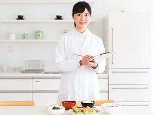 株式会社エル・スエヒロフードサービス 商品企画スタッフ／土日祝休み／賞与・昇給アリ／本町駅スグ