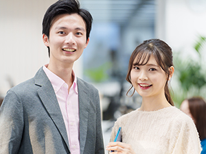 株式会社アド・フェイス 広告マーケティング／年間休日125日／実働7時間／10時出勤