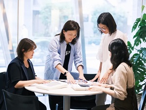 株式会社ビクトリー 総合職（企画・生管・デザイナー）月給30万円～／年休120日