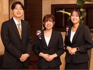 株式会社ミナシア ホテル・レストランスタッフ／残業少なめ／未経験歓迎／研修充実