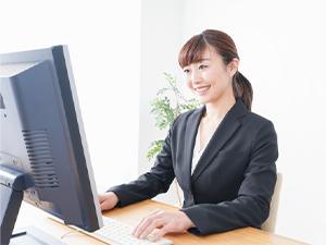 株式会社フルライフケア 新卒採用担当の人事／土日祝休み（年間休日１２０日以上）