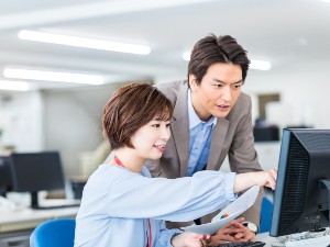 株式会社ＤＭＣ(株式会社ハウザーのグループ会社) 不動産事務／宅建を活かせる／フレックス／月給32万円～