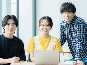 ＭＤＣテクノロジー株式会社 ゼロから始めるWebデザイナー／リモート案件あり／残業月5h