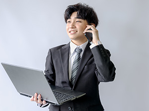 株式会社タカヤマ ルート営業／土日祝休み／月給27万円～／誕生日お祝い金あり
