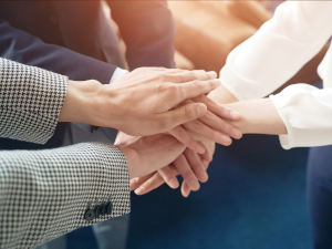 合同会社モテモテ ブランド品等の買取営業／未経験歓迎／月給30万円～／定時退社