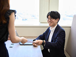 東急ビルメンテナンス株式会社(東急グループ) 事務系総合職／未経験可／年休120日／賞与年2回／残業少なめ