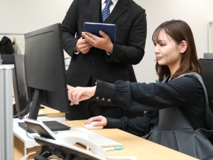 株式会社みらいアーキテクト(リアルホールディングスグループ) 法人営業／定着率95％／完全週休2日制／年休120日