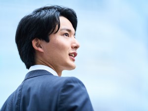 損害保険ジャパン株式会社(ＳＯＭＰＯグループ) 保険金調査スタッフ／月給34万円超／土日祝休／残業月20h程
