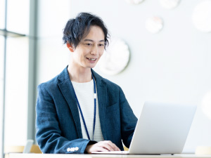 株式会社ワイズテーブルコーポレーション【スタンダード市場】 自社店舗のITを支えるネットワークエンジニア／直行可／上場