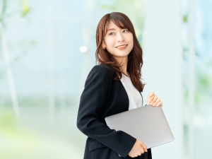 株式会社ソーキューブ 経理コンサルタント／月給30万円～／年休128日／在宅勤務可