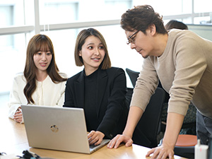 株式会社トラストメディカル 店舗開発・運営アシスタント／未経験OK・月給25万・服装自由
