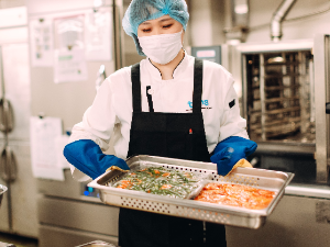 株式会社ＳＲＧ(タムスグループ) 食品製造スタッフ／正社員デビュー可／原則定時退社／週休2日