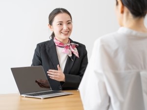 株式会社埼玉りそな銀行(株式会社りそなホールディングス100％出資) 店頭窓口・受付事務／業界経験不問／年休122日／女性活躍中